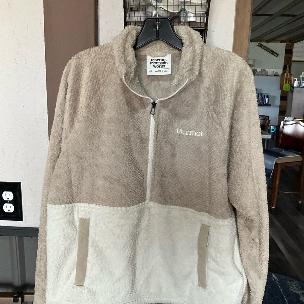 Marmot Two-Tone Tan and Cream Teddy Fleece Jacket